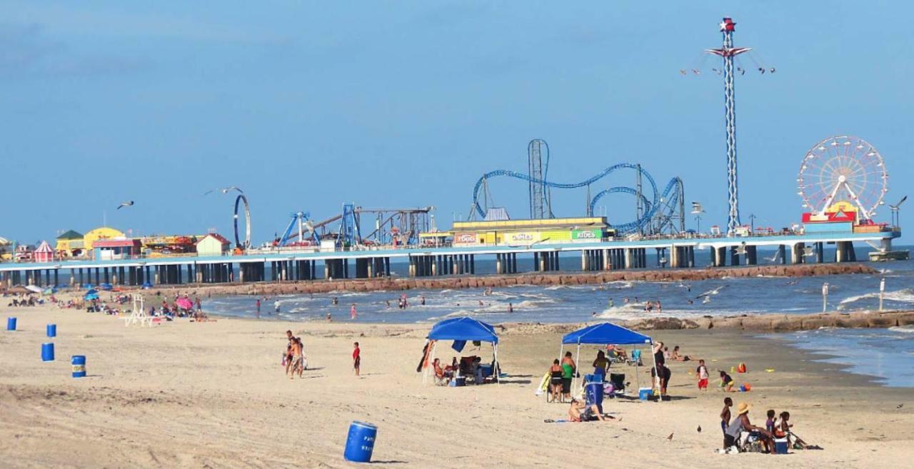 Beachside Bungalow With 2 Pools Hotell Galveston Eksteriør bilde